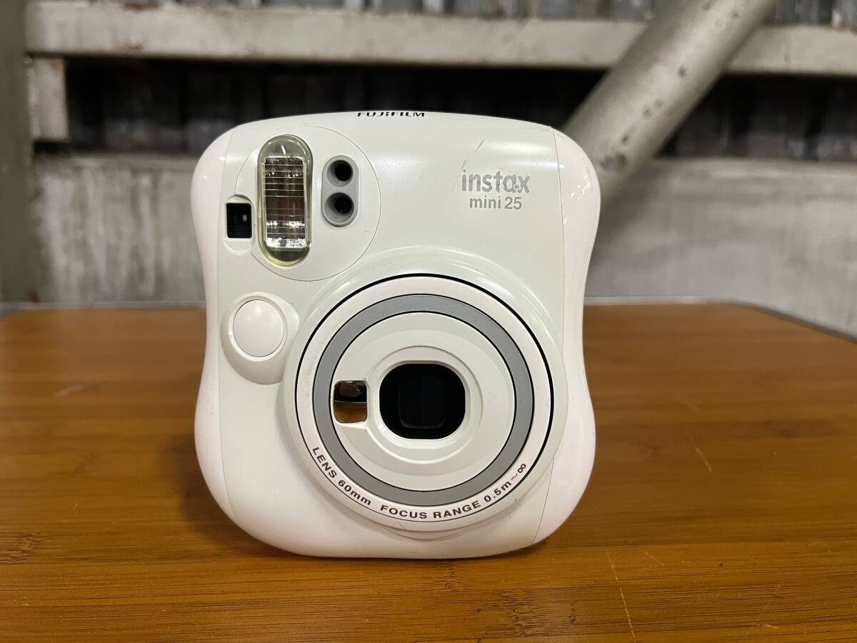 未確認▽FUJIFILM/富士フイルム インスタントカメラ instax mini 25/ホワイト