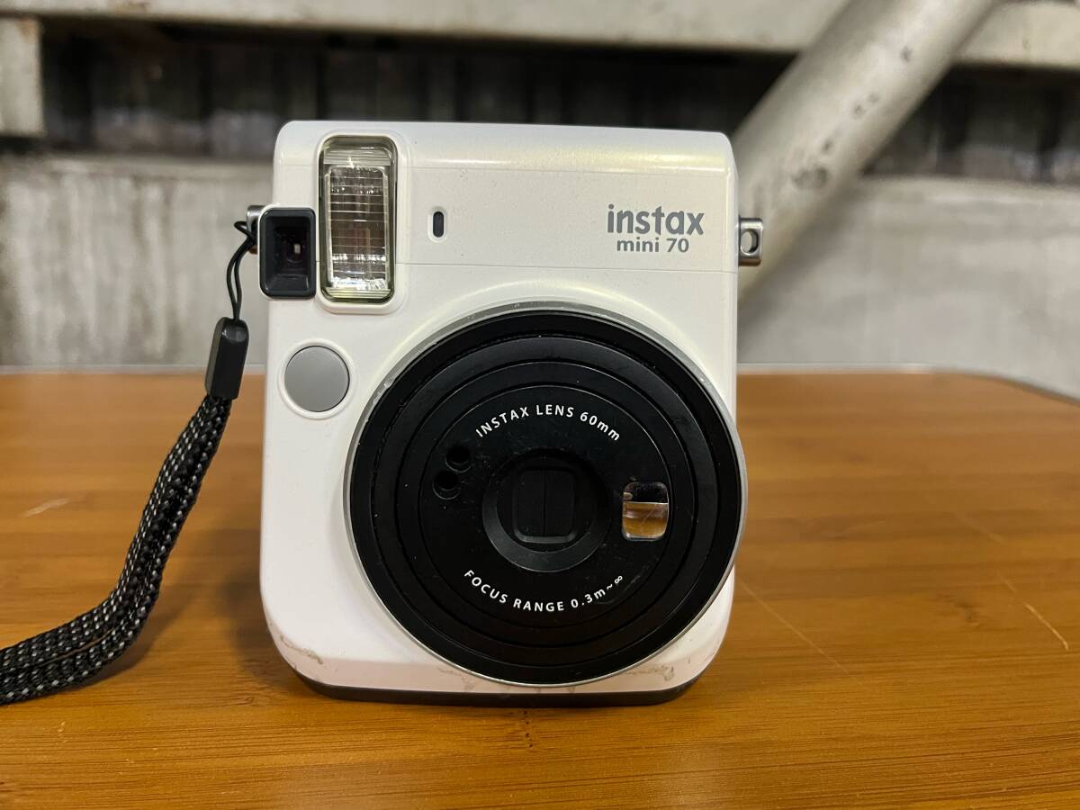 未確認▽FUJIFILM/富士フイルム インスタントカメラ instax mini 70/ホワイト