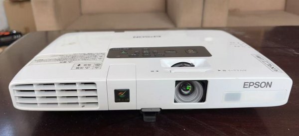 EPSON EB-1751 液晶プロジェクター HDMI接続・投写確認済 リモコン操作OK 電源コード・HDMIケーブル付/T260613-0005