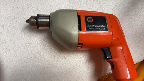Black & Decker 47104-03/01 10mm 電気ドリル 100V 250W コード式 通電回転確認済 チャックキー付き 現状品/T260605-0003