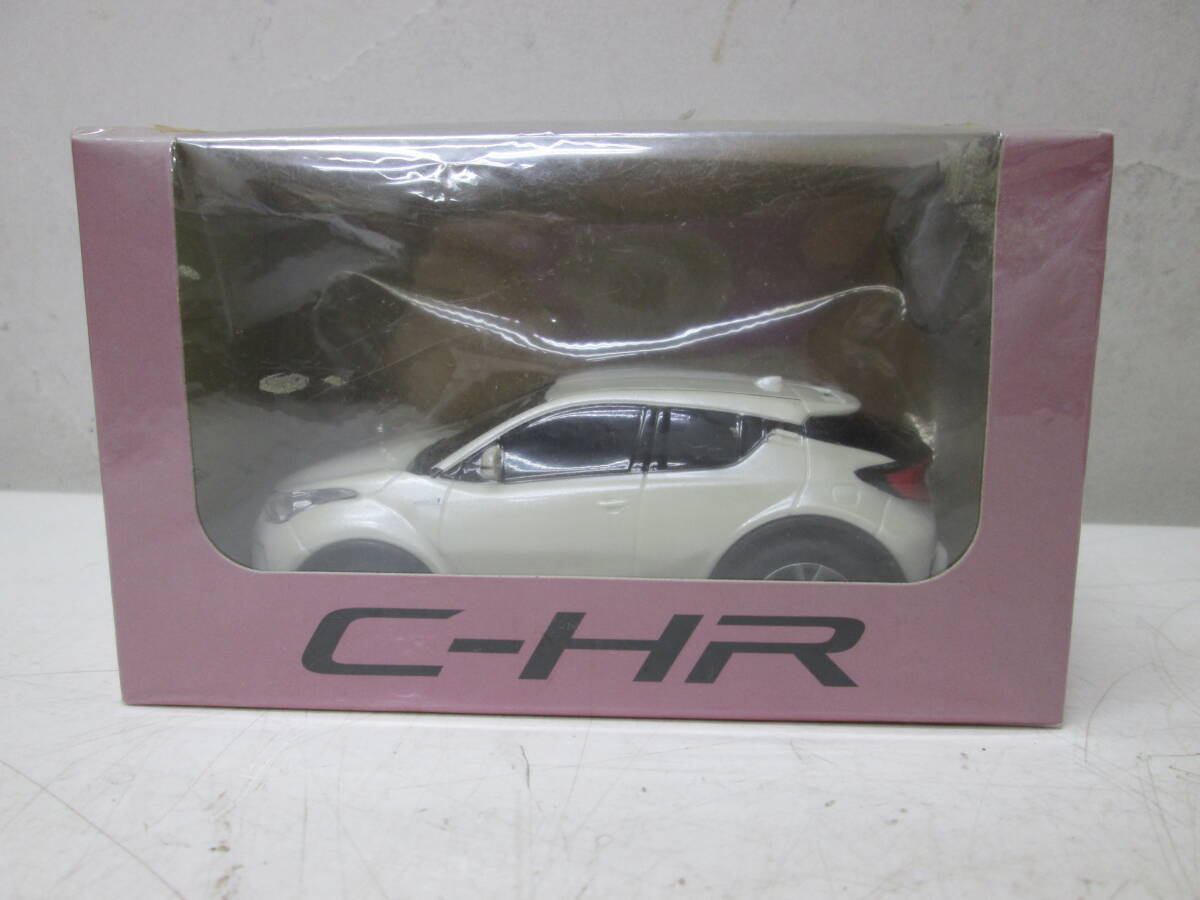 (31)♪TOYOTA トヨタ C-HR プルバックカー ミニカー 白 ホワイト