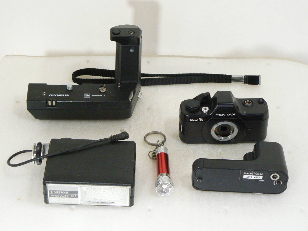 PENTAX auto 110 ボディと110 WINDERとOM WINDER 2とCanon SPEEDLITE 102とLEDライト 全てジャンク E409