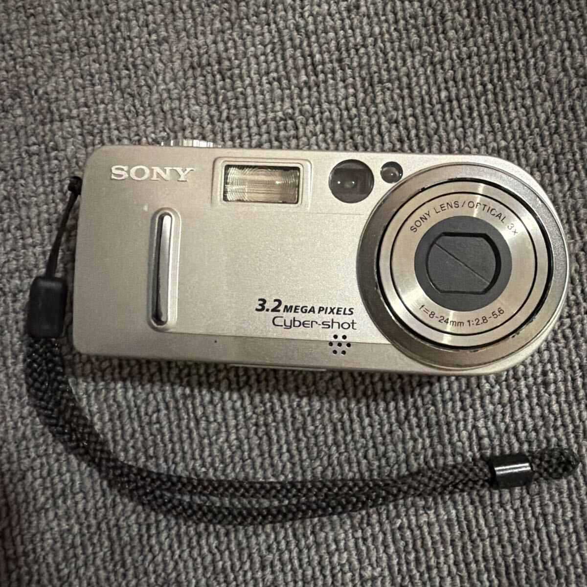 SONY Cyber-shot DSC-P7 3.2 MEGA PIXELS デジタルカメラ