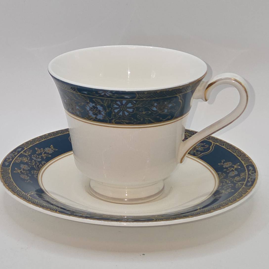 ロイヤルドルトン カーライル 英国製 Royal Doulton CARLYLE ボーンチャイン 金彩 汚れ・スレなど有、現状品 B507