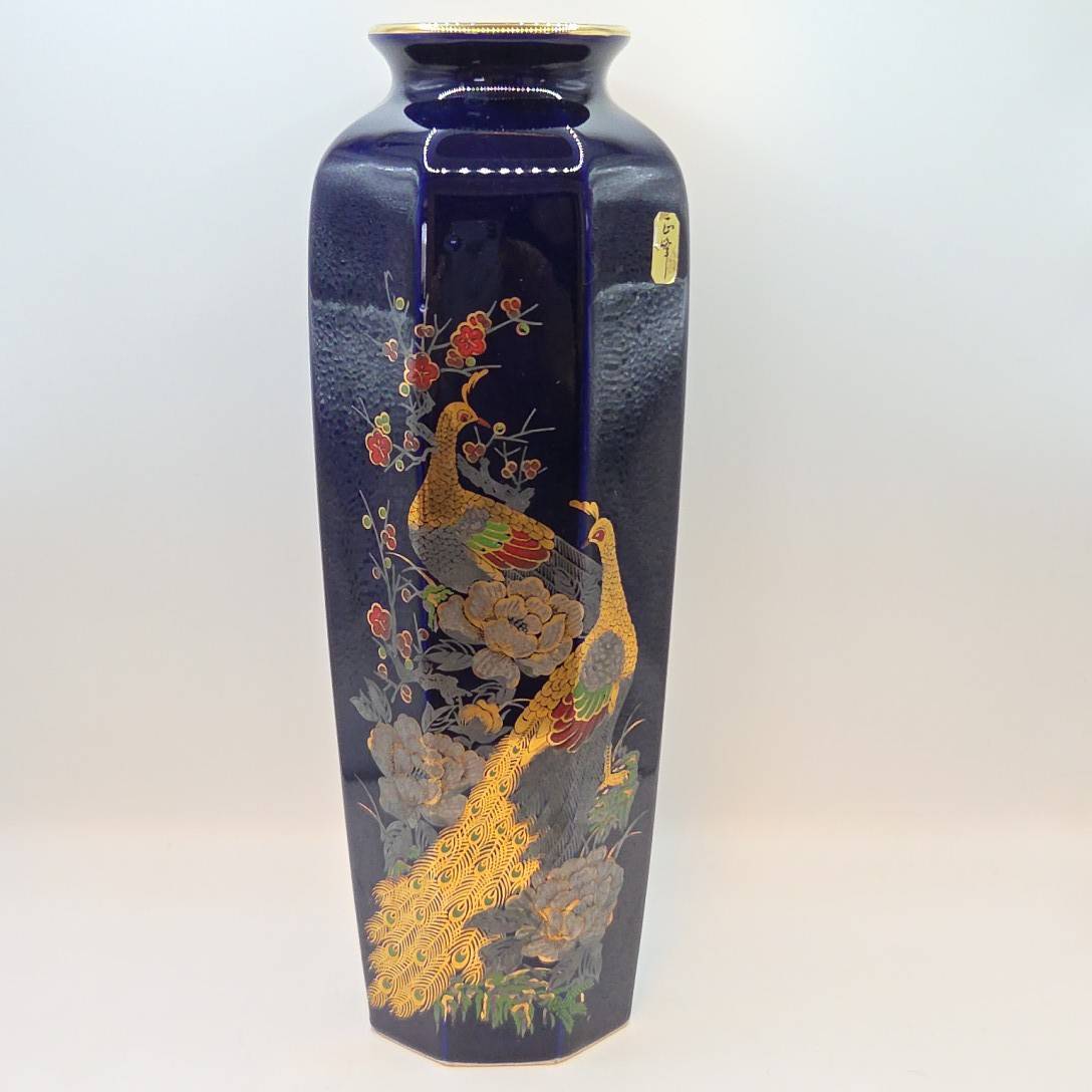 山治窯 正峰作 ルリ地 金彩牡丹孔雀文 六角 花瓶 高さ約27.5cm YAMAJI 飾り壺 伝統工芸 当時物 レトロ 塗料がれあり　B678