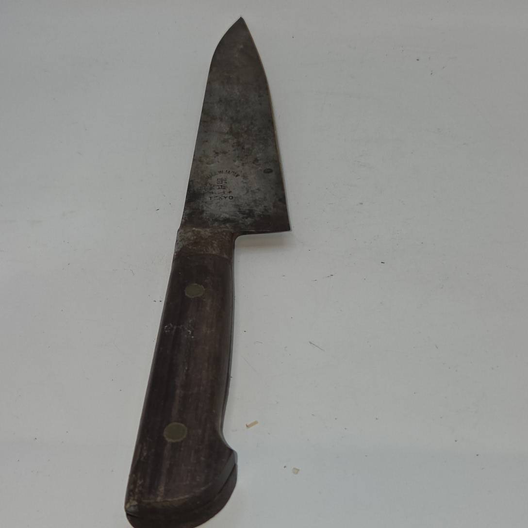 希少 宗正 キズキ TOKYO 牛刀 包丁 全長30.5cm 鋼製 本通し 3本鋲 洋包丁 ヴィンテージ 昭和レトロ 銘あり 当時物 錆・汚れあり　B722