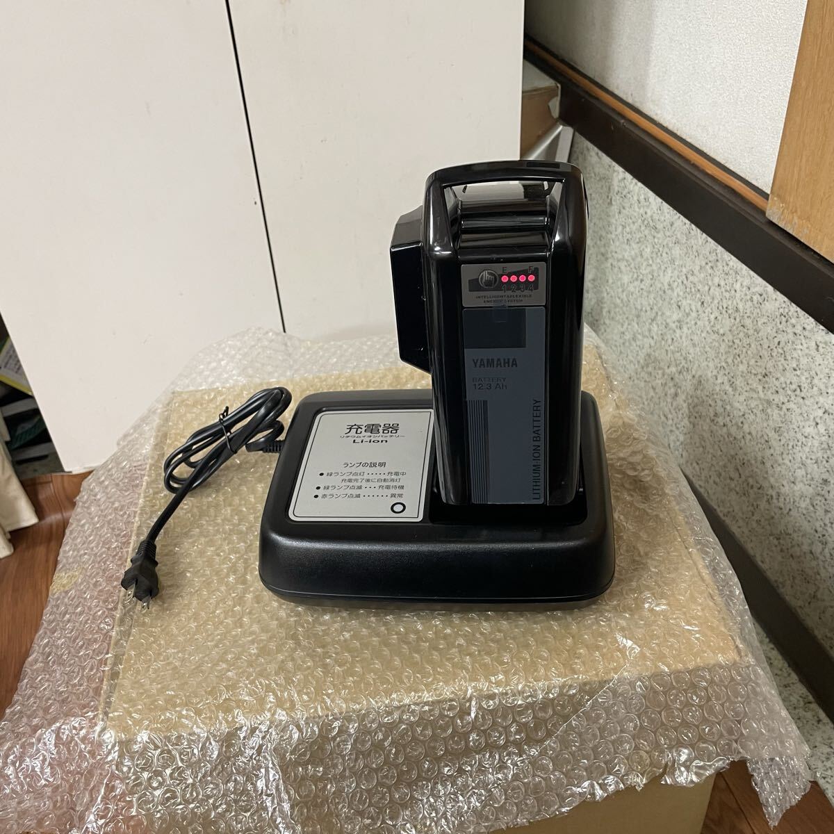 YAMAHA 電動自転車バッテリーXOT-82110-22 XOT-22) 12.3Ah +充電器 動作品