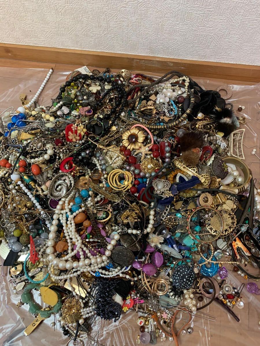 アクセサリー 大量 まとめ売り 約10キロ中古現状品