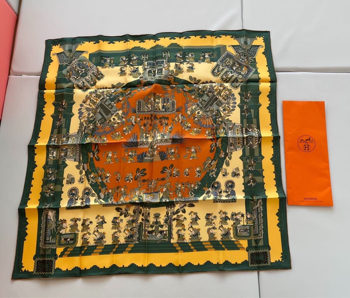 〇【商品説明必読】 HERMES エルメス スカーフ カレ90 シルク ASTRES et SOLEILS 天体と太陽 バンダナ 民族 中古品