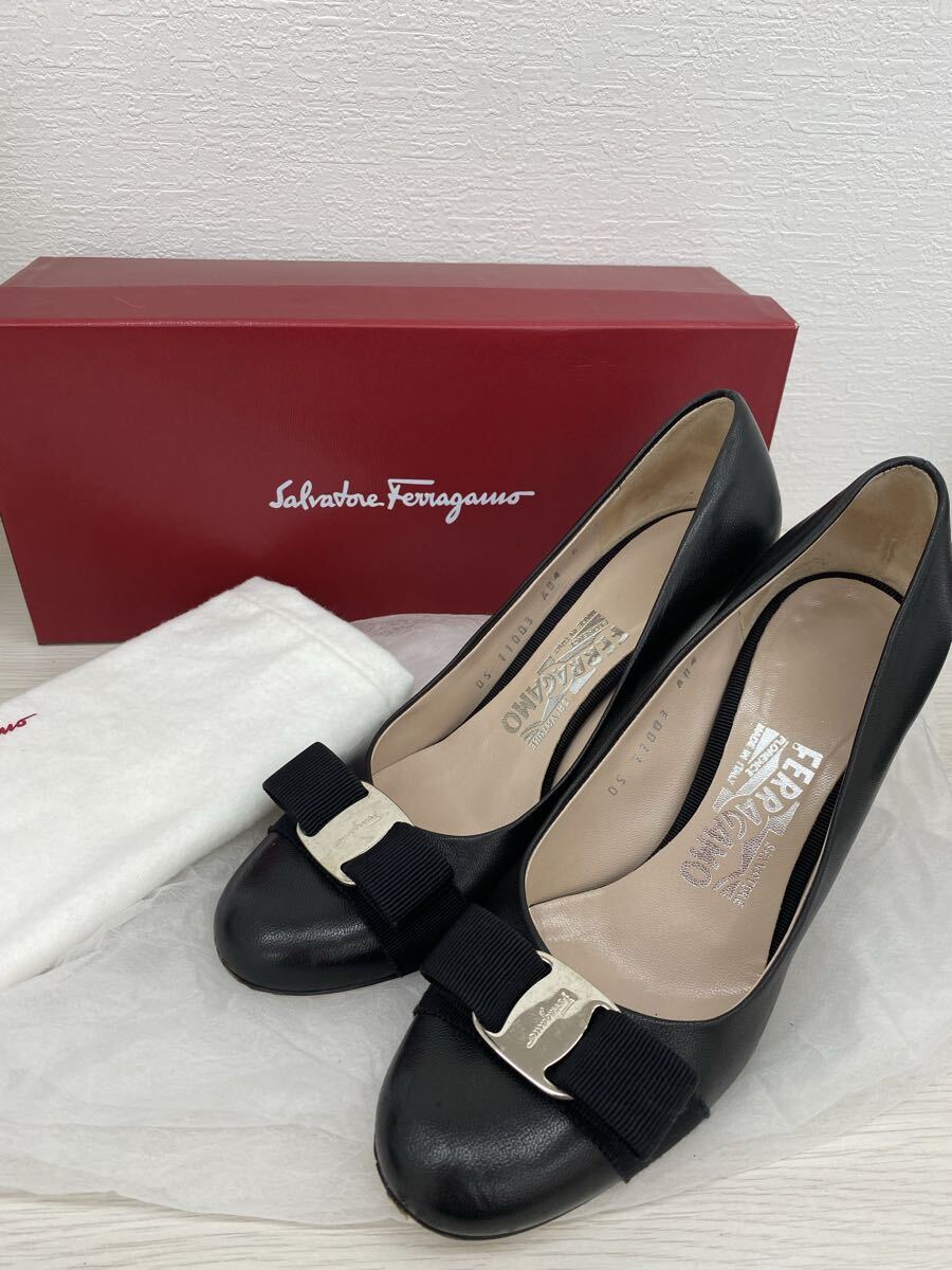 ★ Salvatore Ferragamo サルヴァトーレフェラガモ ブラック カラー パンプス ヒール　保存袋 箱あり 【商品説明必読】