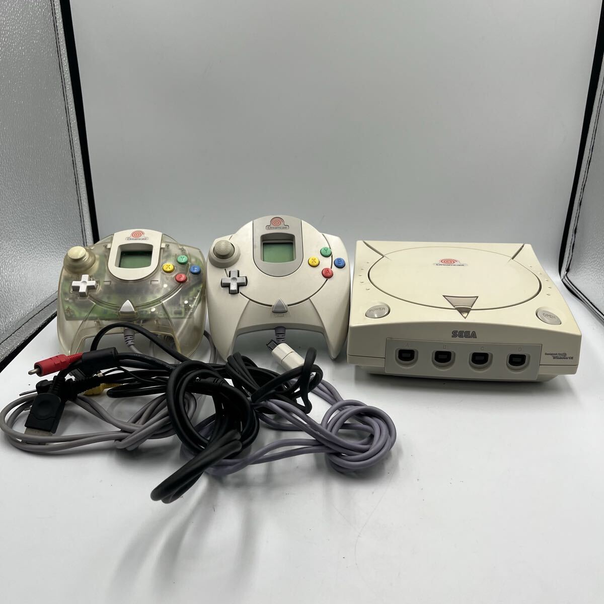 ★【売り切り】株式会社セガ・エンタープライゼス Dreamcast(ドリームキャスト) HKT-3000 ※通電確認済み