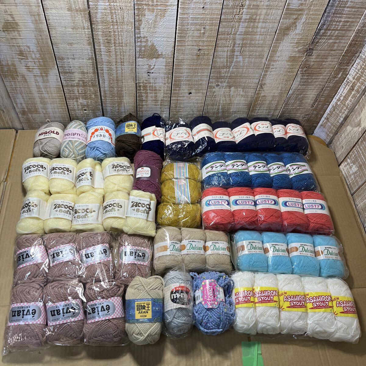 毛糸 セット まとめ売り 未使用品 保管品 編み物 編物 手芸 ハンドメイド ハンドクラフト 手芸材料