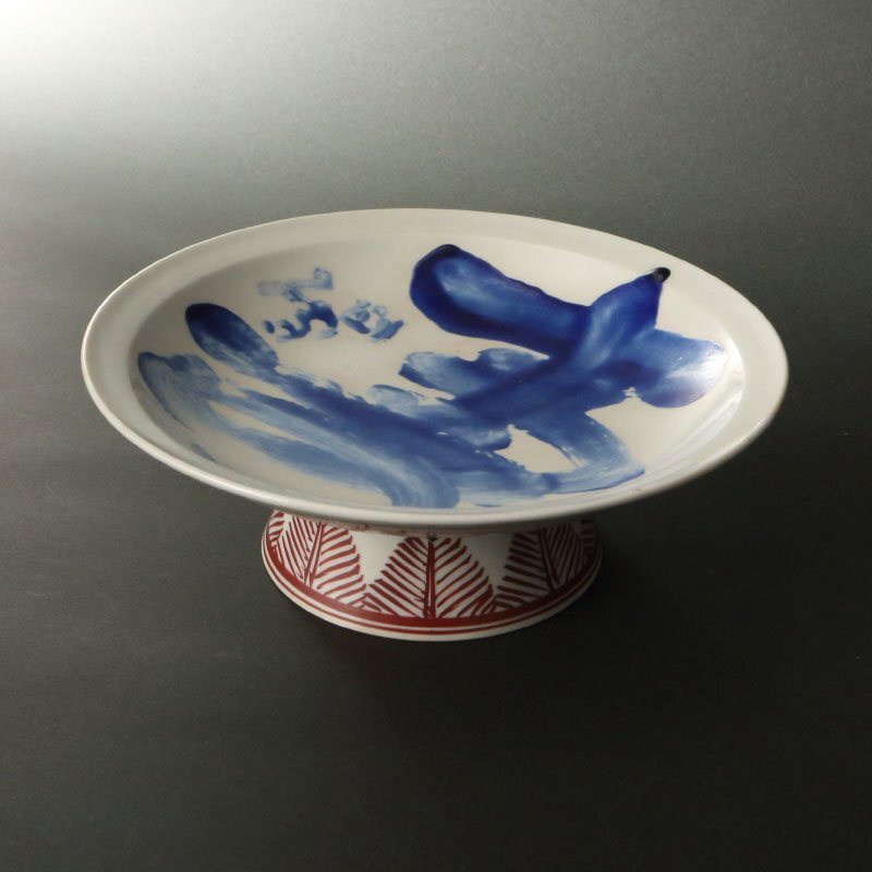 【丸藤】橋本関雪 寿字飛鶴図菓子器 共箱（茶道具 陶磁器 陶芸 画家 日本画 新南画 帝展 染付 呉須 赤絵 慶事 菓子鉢 菓子皿 高坏 古美術）