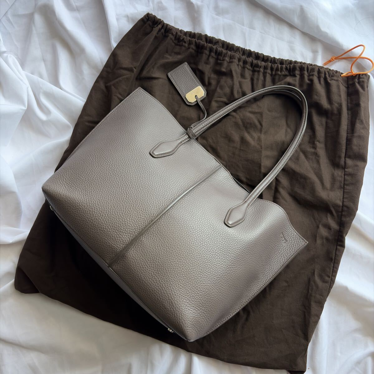 【極美品】TOD'S トッズ JOY ジョイ レザートートバッグ グレージュ A4 肩掛け シボ革 型押しロゴ 大容量 ビジネス