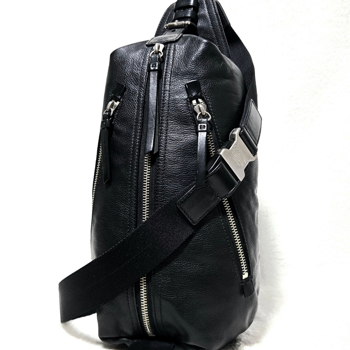 極美品 ■COACH トンプソン ボディバッグ スリングバッグ 斜め掛け ショルダー レザー シボ革 コーチ メンズ 黒 ブラック ビジネス 70360