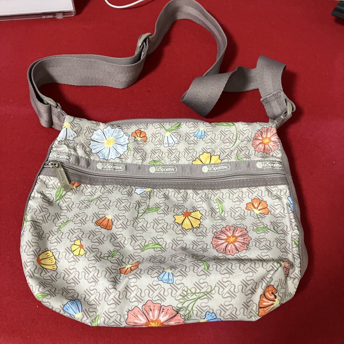 LeSportsac レスポートサック ショルダーバッグ 花柄 ベージュ