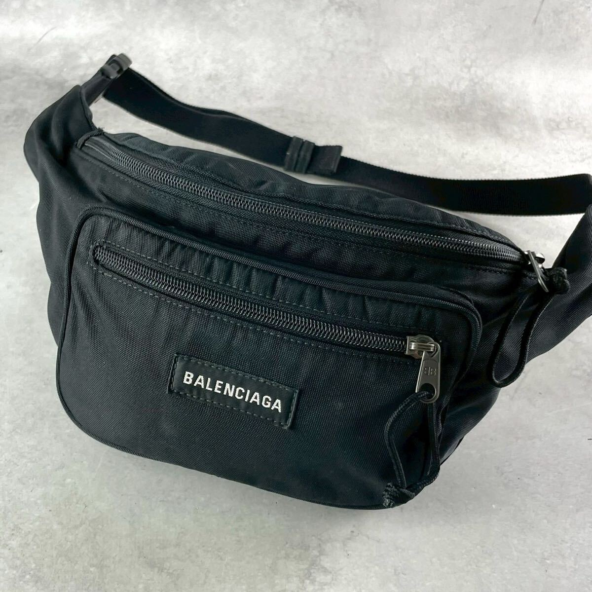 美品◆BALENCIAGA クロスボディバッグ スリング ショルダー 斜め掛け エクスプローラー ナイロン ブラック メンズ レディース バレンシアガ