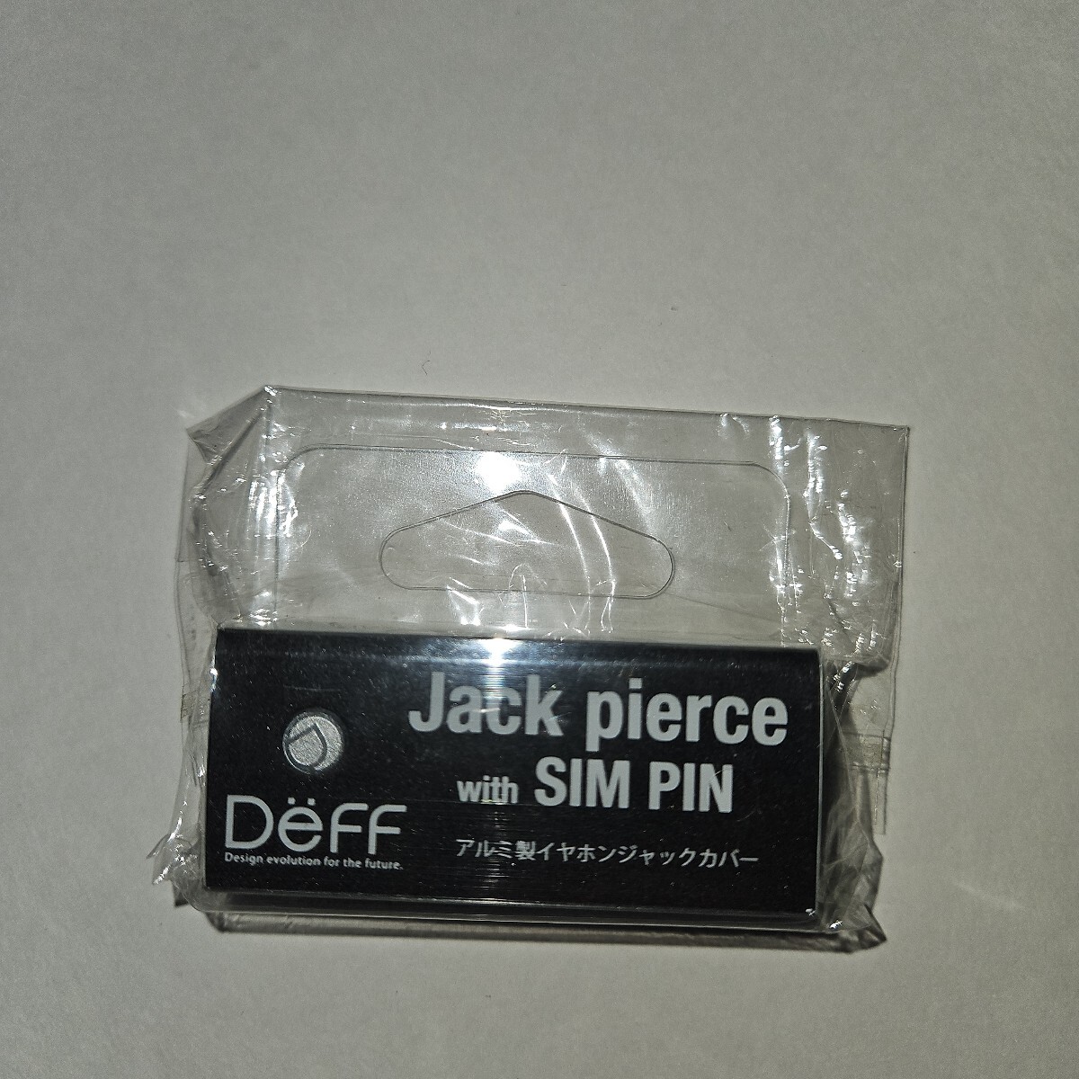 新品未使用品 Deff イヤホンジャック　SIMピン ピンバッジ