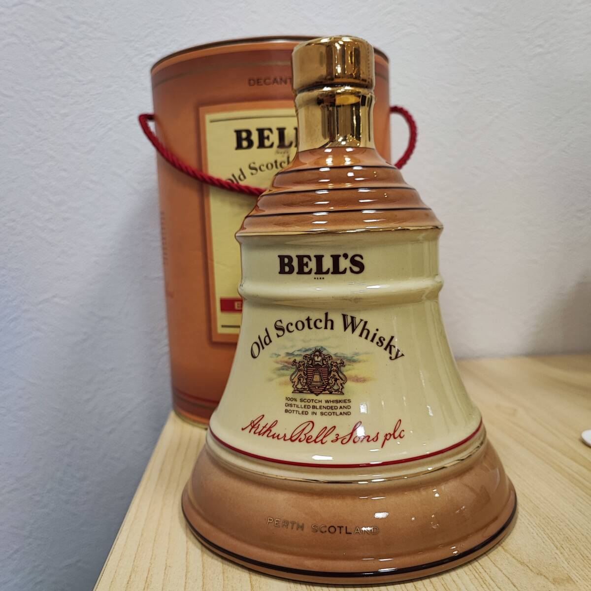 Bell's Old Scotch Whisky ベル スコッチ ウイスキー ベル型陶器ボトル 43％ 750ml 1328g 外箱付 未開栓 古酒