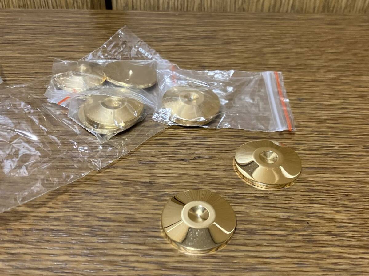 オーディオ用 スピーカー スパイク受け インシュレーター直径2.5cm(中心穴径1cm)厚み0.3mm ゴールド調 8個セット