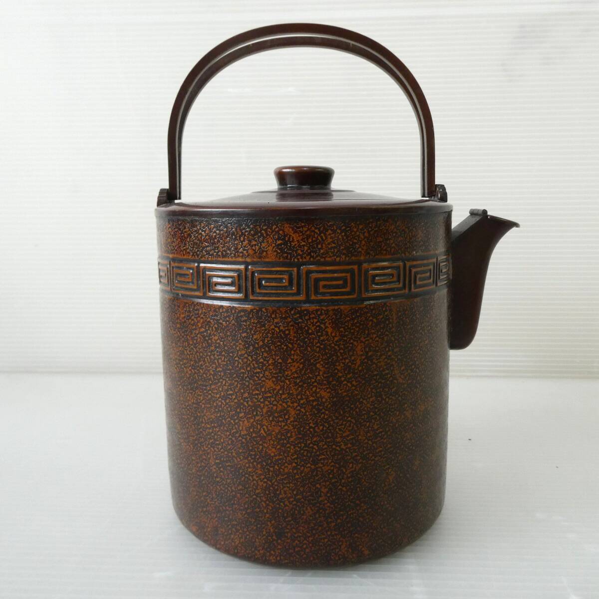 〇A 佐前⑥9 茶道具 水差し 寸度雷紋 やかん 金正堂 銅製 451g 水注 打出鎚目薬缶 口蓋付 割持手水注 湯沸かし 煎茶道具 茶道具 古銅 工芸