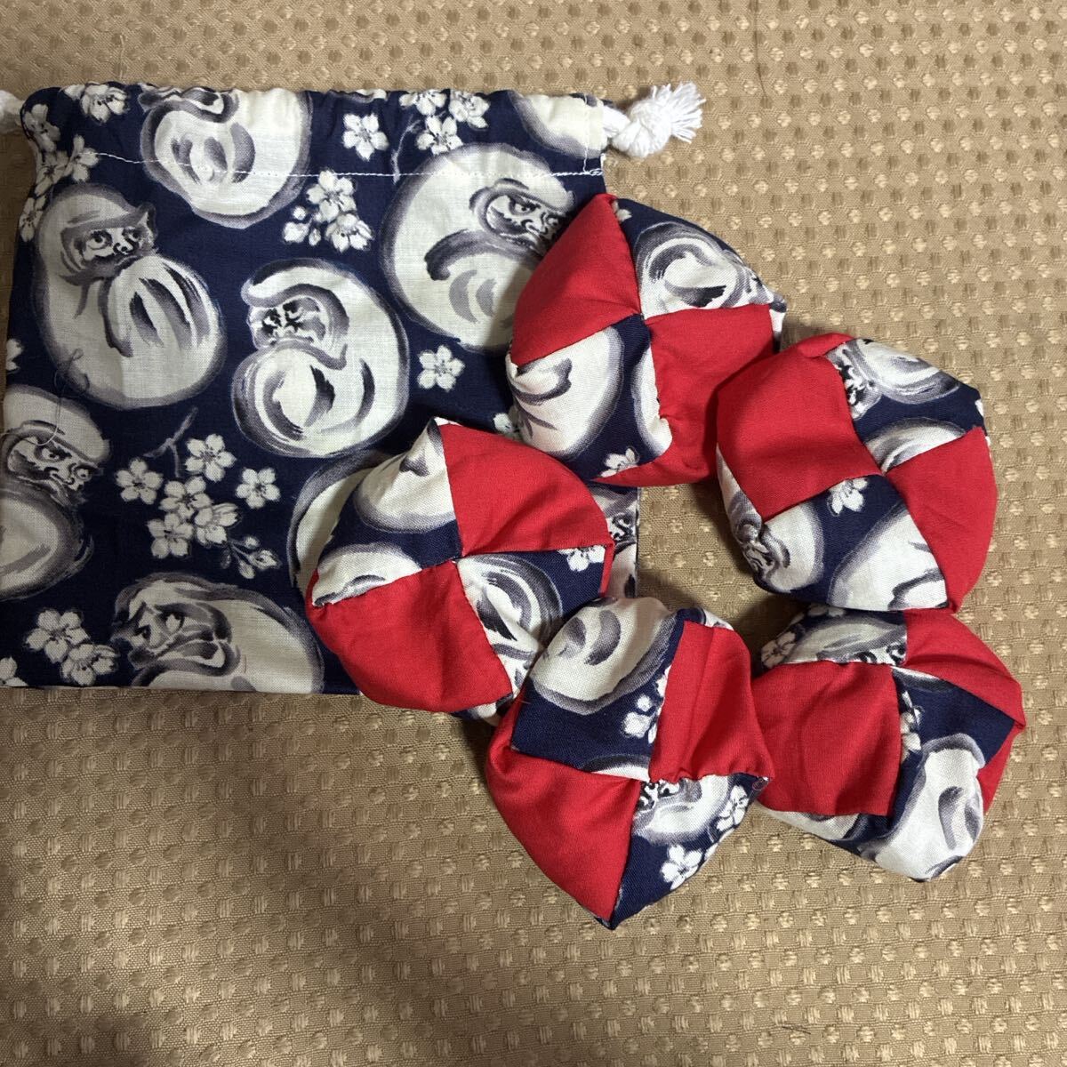 お手玉５個と収納用巾着袋　⑭ ハンドメイド
