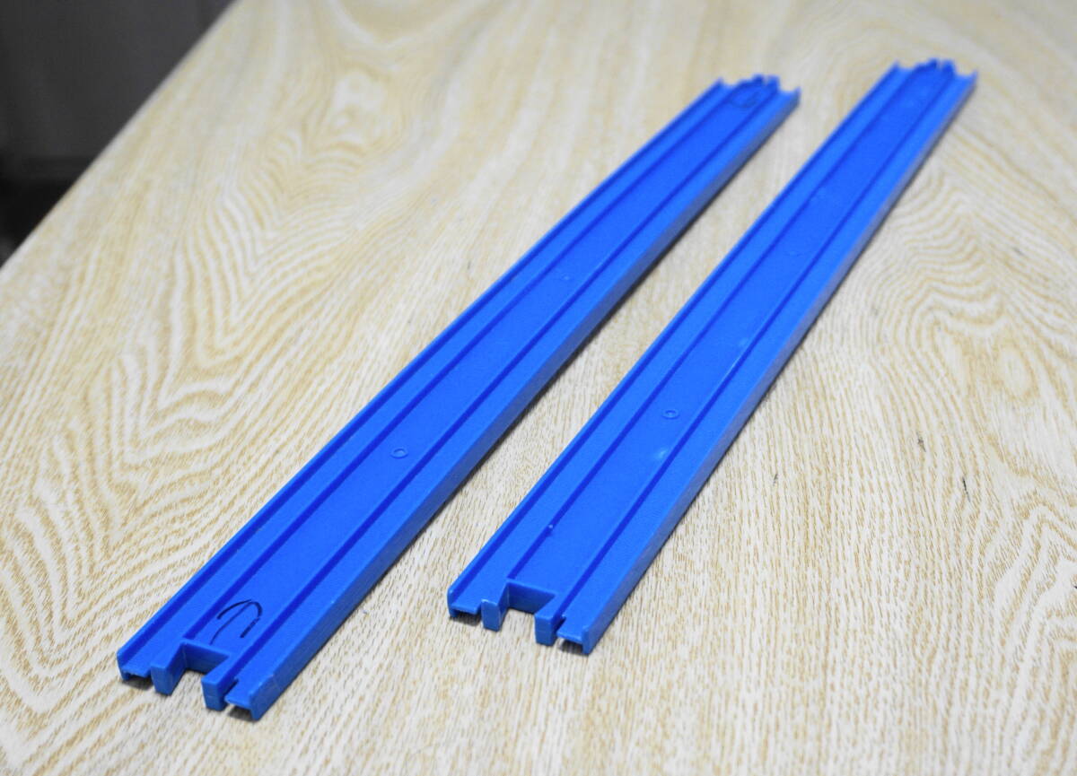 ⑮プラレール　直線レール　長さ約45㎝　2本