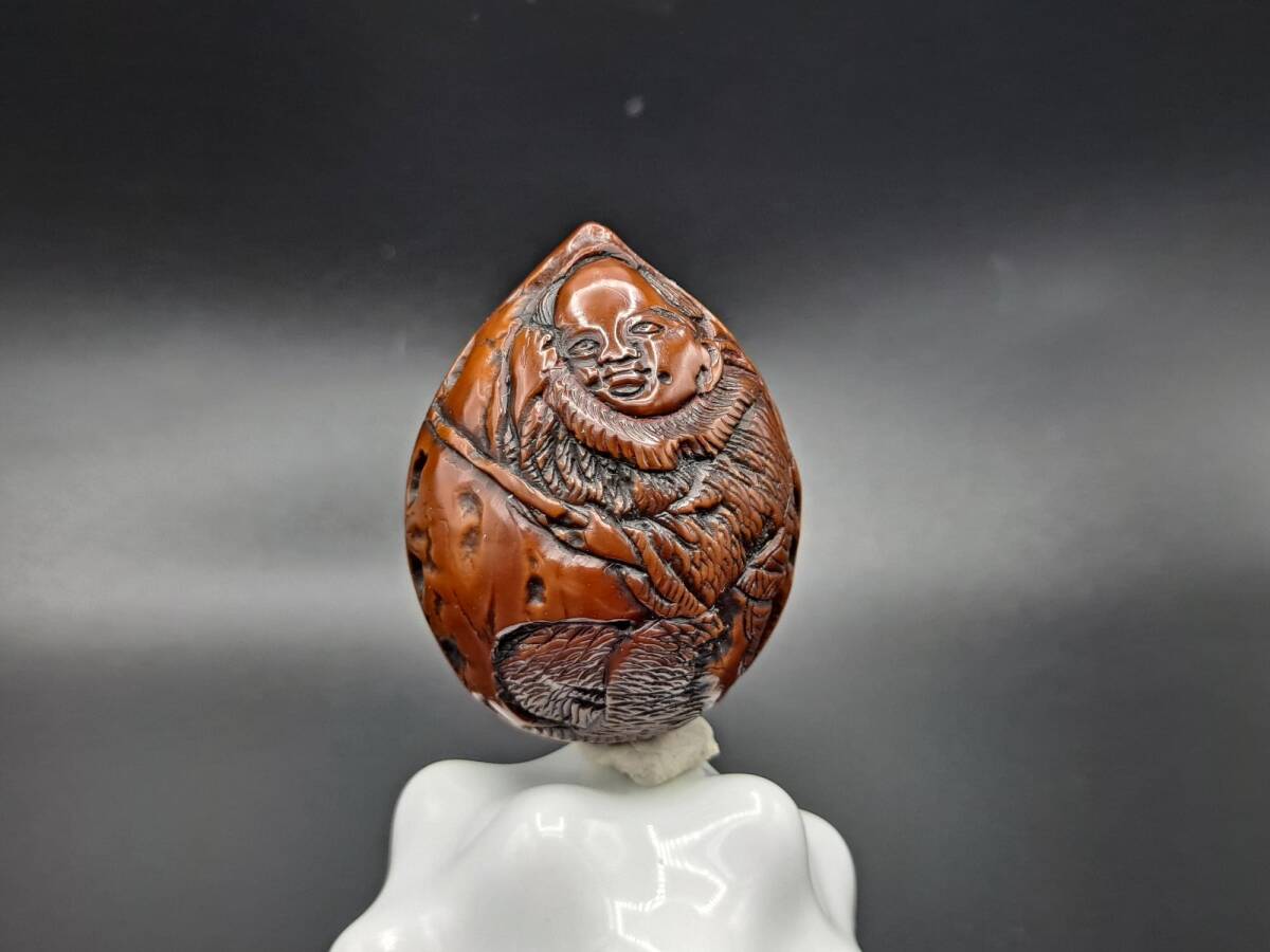 【10】19世紀～「唐子」意匠 「六十四古山」銘 胡桃根付 The Edward and Marilyn Flower Collection