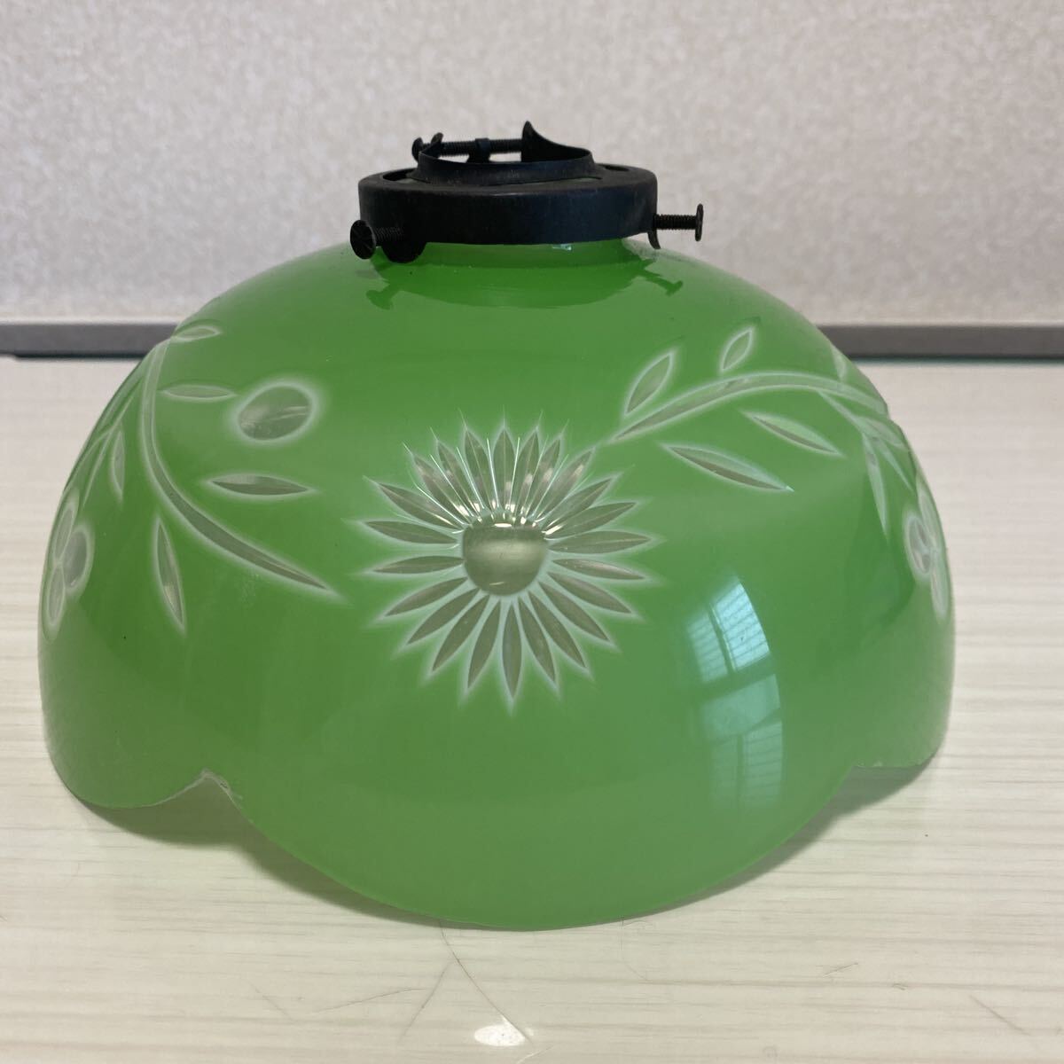 電笠 昭和レトロ ガラス 電傘 アンティーク レトロ ランプシェード 照明 緑 時代 骨董品 古美術品 和ガラス 全長29.5cm 高さ12cm【623】