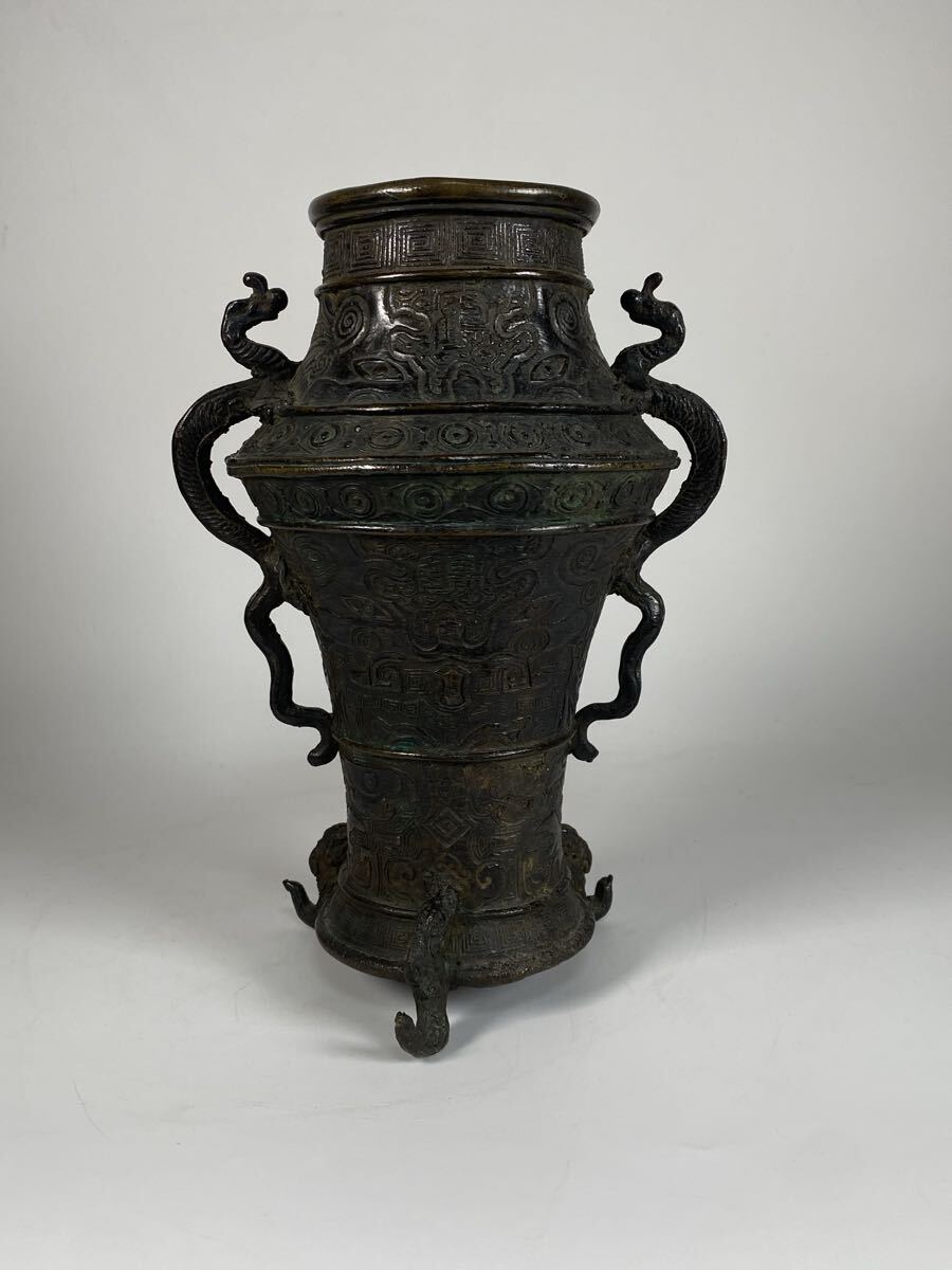 中国古美術　銅製　饕餮紋　花器　花入　花瓶　時代　唐物　骨董品　古美術品　中国古玩　古銅　壺　壷　耳付　龍耳　高さ27cm【63】