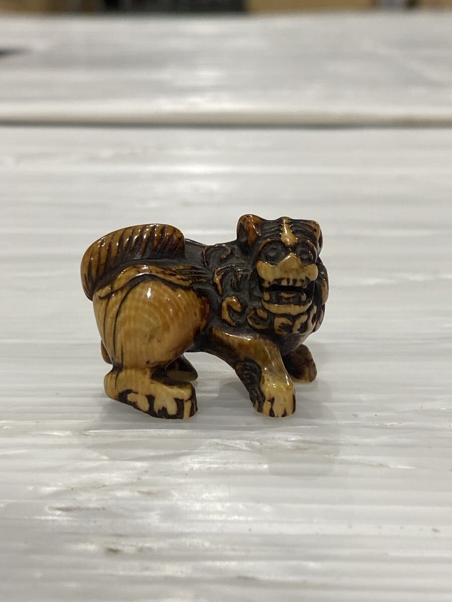 時代物 根付 煙管 提げ物 獅子 縁起物 天然素材 細密彫刻 唐獅子 狛犬 骨董品 古美術品【68】