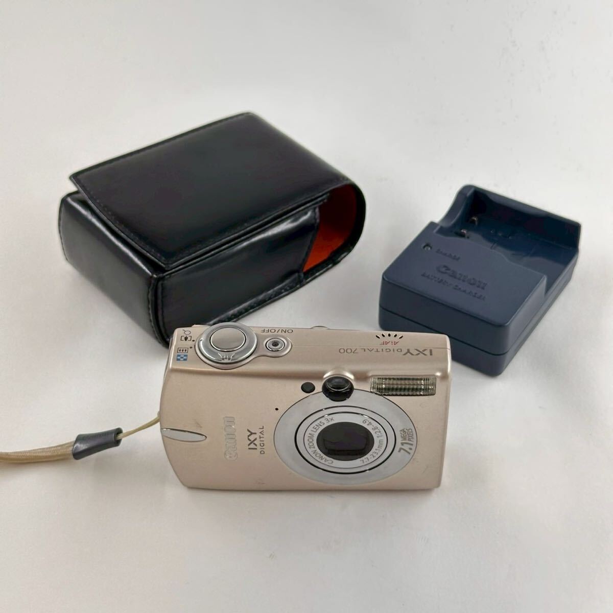 H5【1円〜スタート！通電確認済 説明必読 直接引取無】Canon キャノン IXY DIGITAL 700 イクシー 7.7-23.1mm F2.9-4.9 バッテリー付