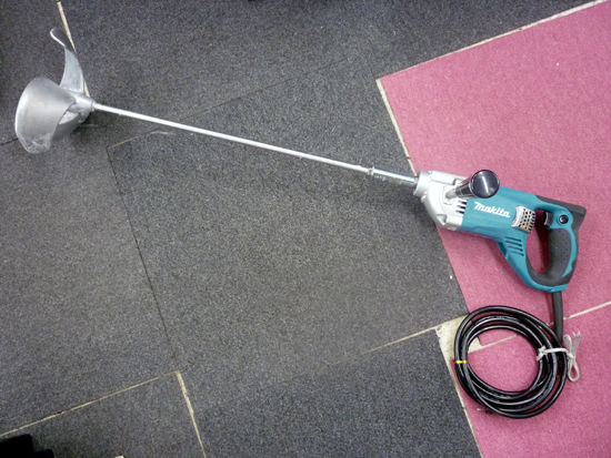 makita カクハン機 UT2204 羽根径220mm マキタ 撹拌機 回転数550回転/分 消費電力850W コード長2.5m 札幌 平岸店