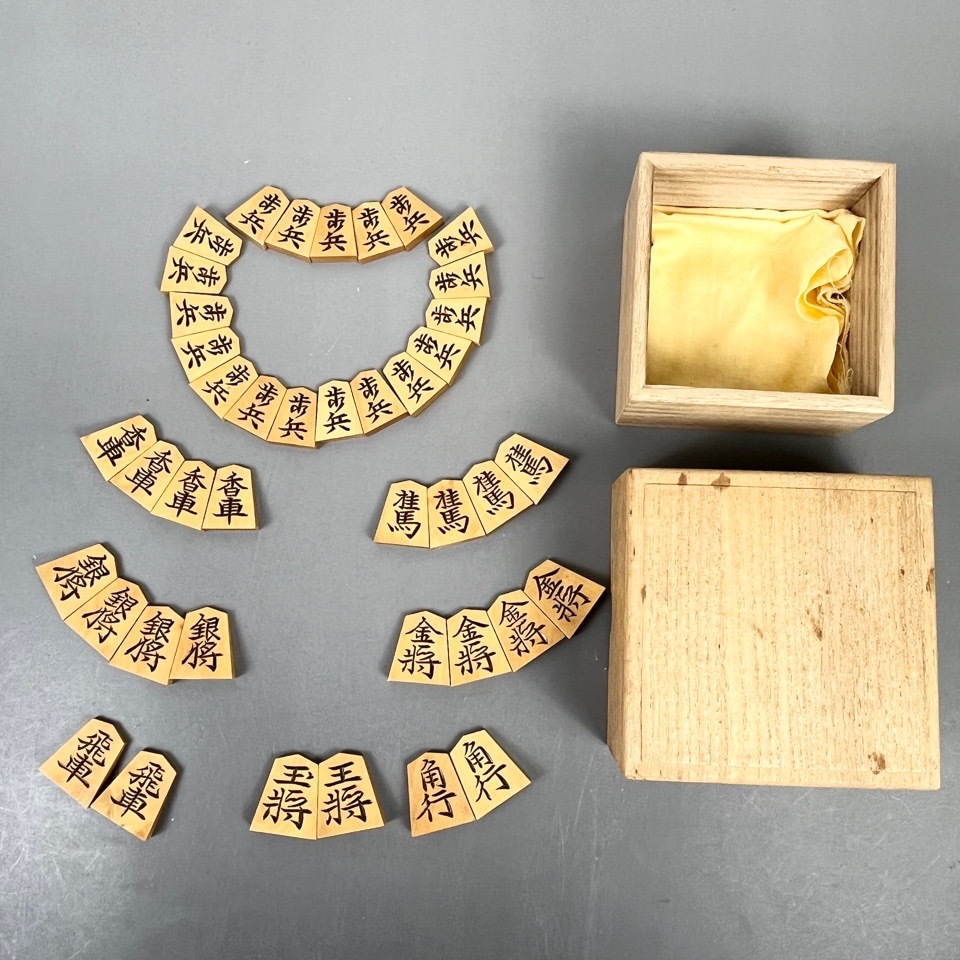 一乕 作 安清書 黄楊堀字将棋駒 箱付 盤上遊戯 工芸品 骨董