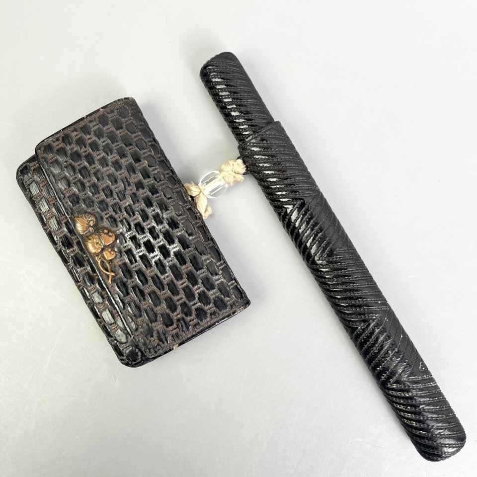 時代 煙草入 煙管入 漆彫り 葵葉 前金具 喫煙具 骨董・民芸品
