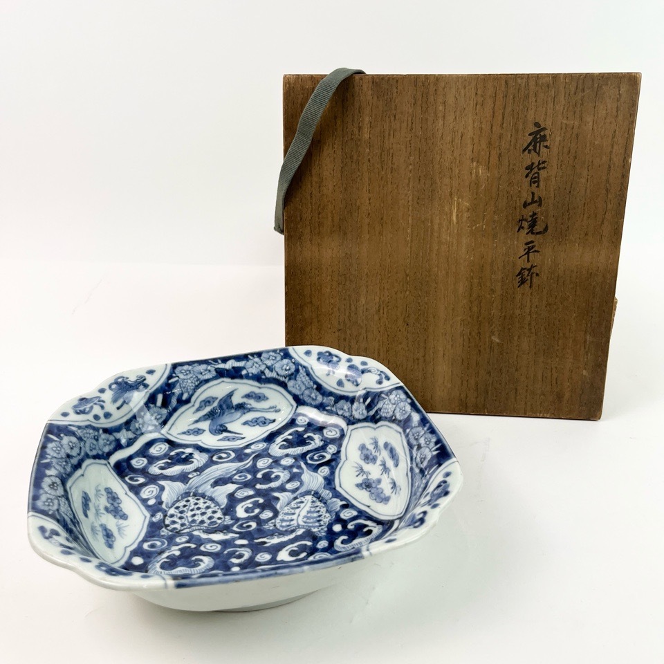 時代 鹿背山焼 吉祥文平鉢 染付 箱付 和食器 懐石道具 陶磁器 骨董