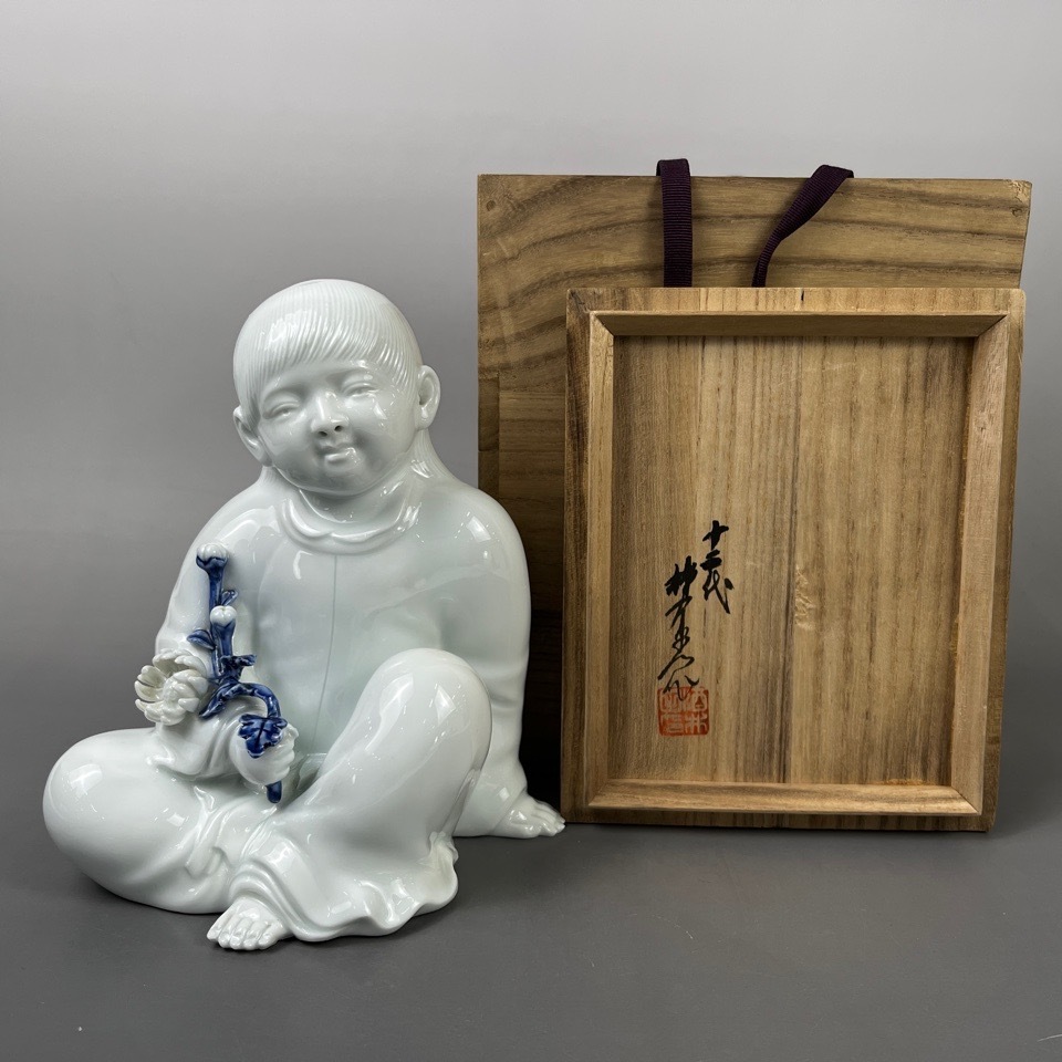 十二代 酒井田柿右衛門 太白菊童子彫 置物 陶磁器 古美術 オブジェ 骨董