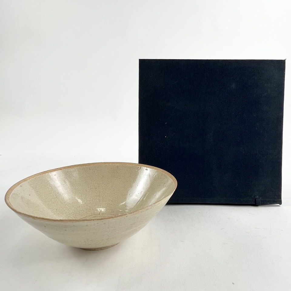 中国古玩 白磁遊魚刻紋茶碗 箱付 唐物 古美術 陶磁器 陶磁器 骨董