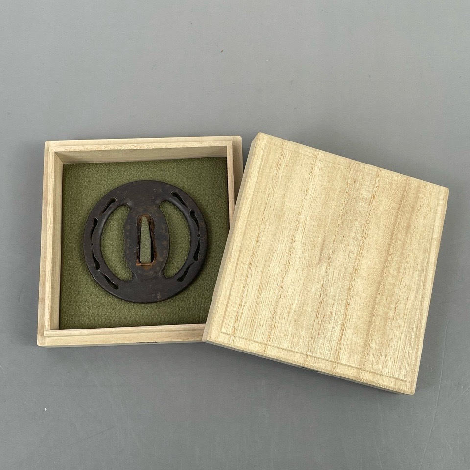 刀装具 古鉄 海鼠透鍔 武蔵鍔 箱付 無銘 古美術 刀装具 骨董