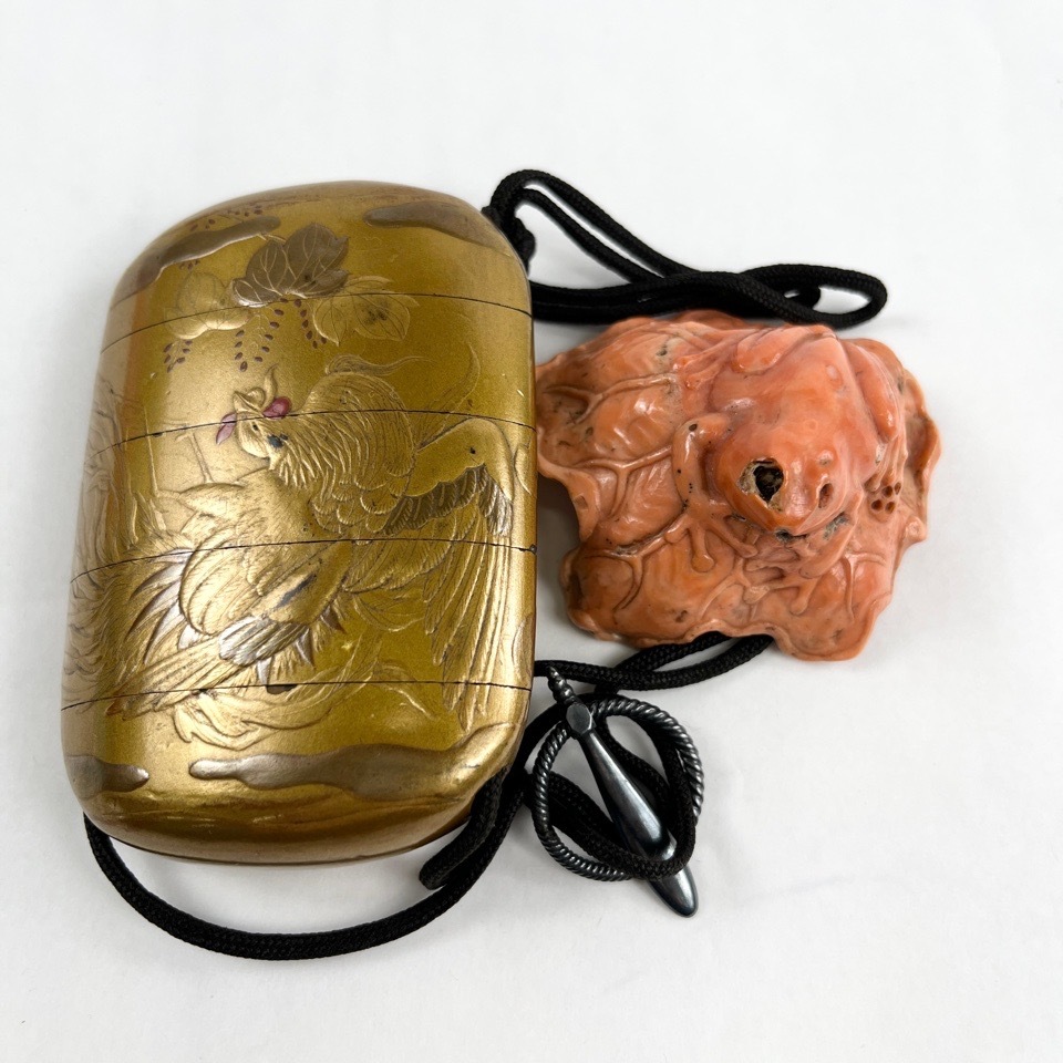 時代 金鶏蒔絵 珊瑚蛙根付 袋付 時代漆器 古美術 骨董 骨董・民芸品