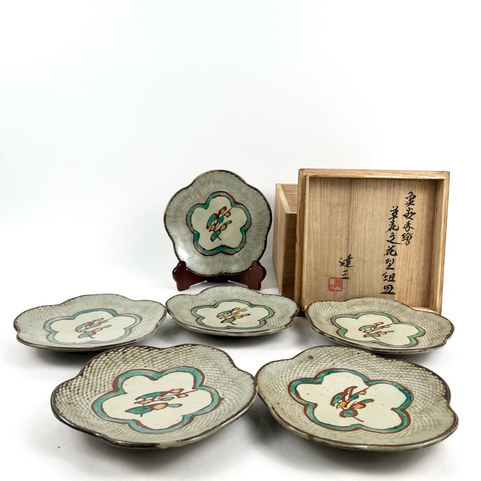 人間国宝 島岡達三 作 象嵌赤絵草花文花形組皿 6枚 共箱 陶磁器 和食器 銘々皿 骨董