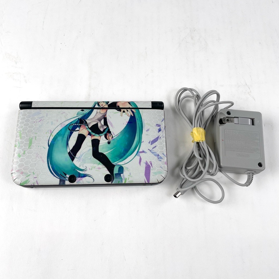 1円~ 任天堂 Nintendo 3DS LL 本体のみ 初期化済 動作確認済 現状品 SPR-001 初音ミク シール おまけ 充電器付 ゲームハード ゲームハード