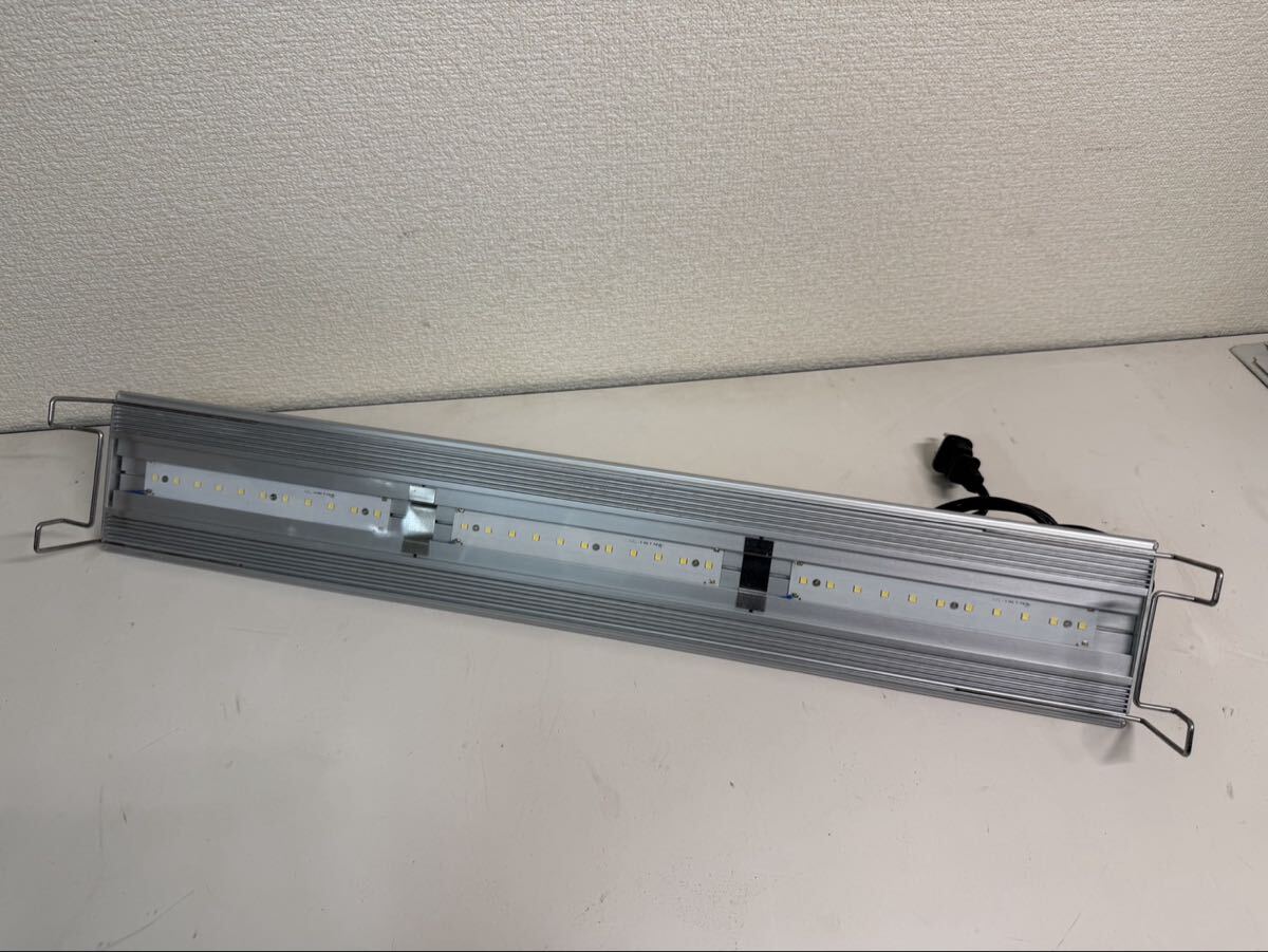 アクロ トライアングル Aqullo TRIANGLE 60cm 水槽用 LED ライト 屋内用 100V 50/60Hz 通電確認済