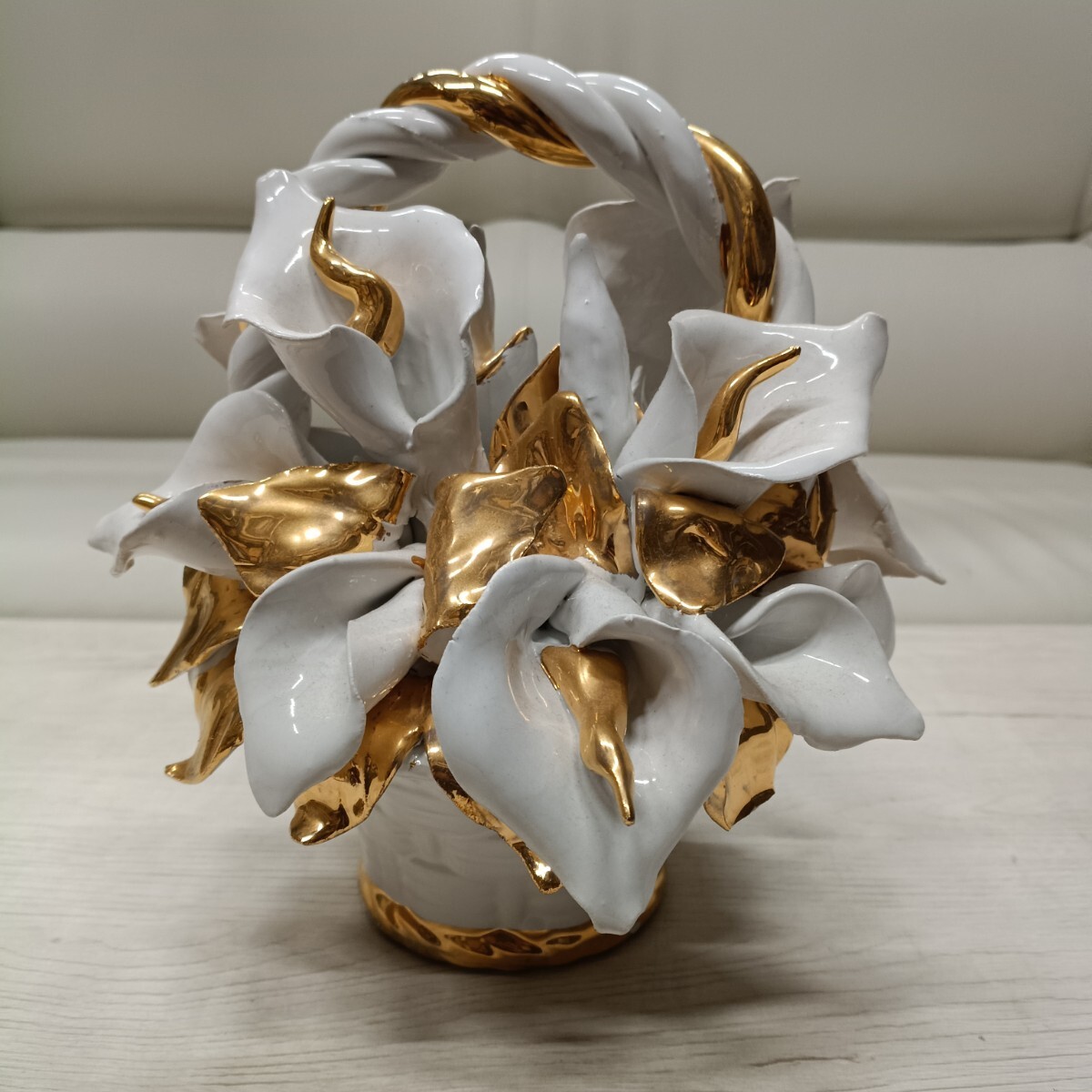 MS6/ CAPODIMONTE 陶器 フラワーバスケット 置物 花 カゴ 花瓶 イタリア製 金彩 インテリア オブジェ