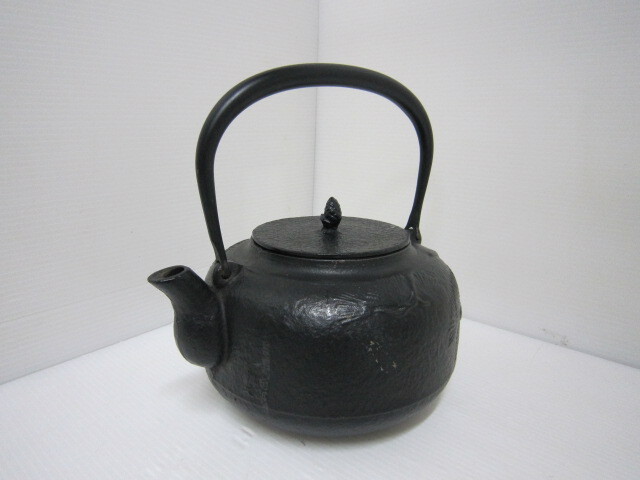 【 南部鉄器 鉄瓶 南部鍋之 松文様 伝統工芸 金属工芸 茶道具 茶器 】北海道発