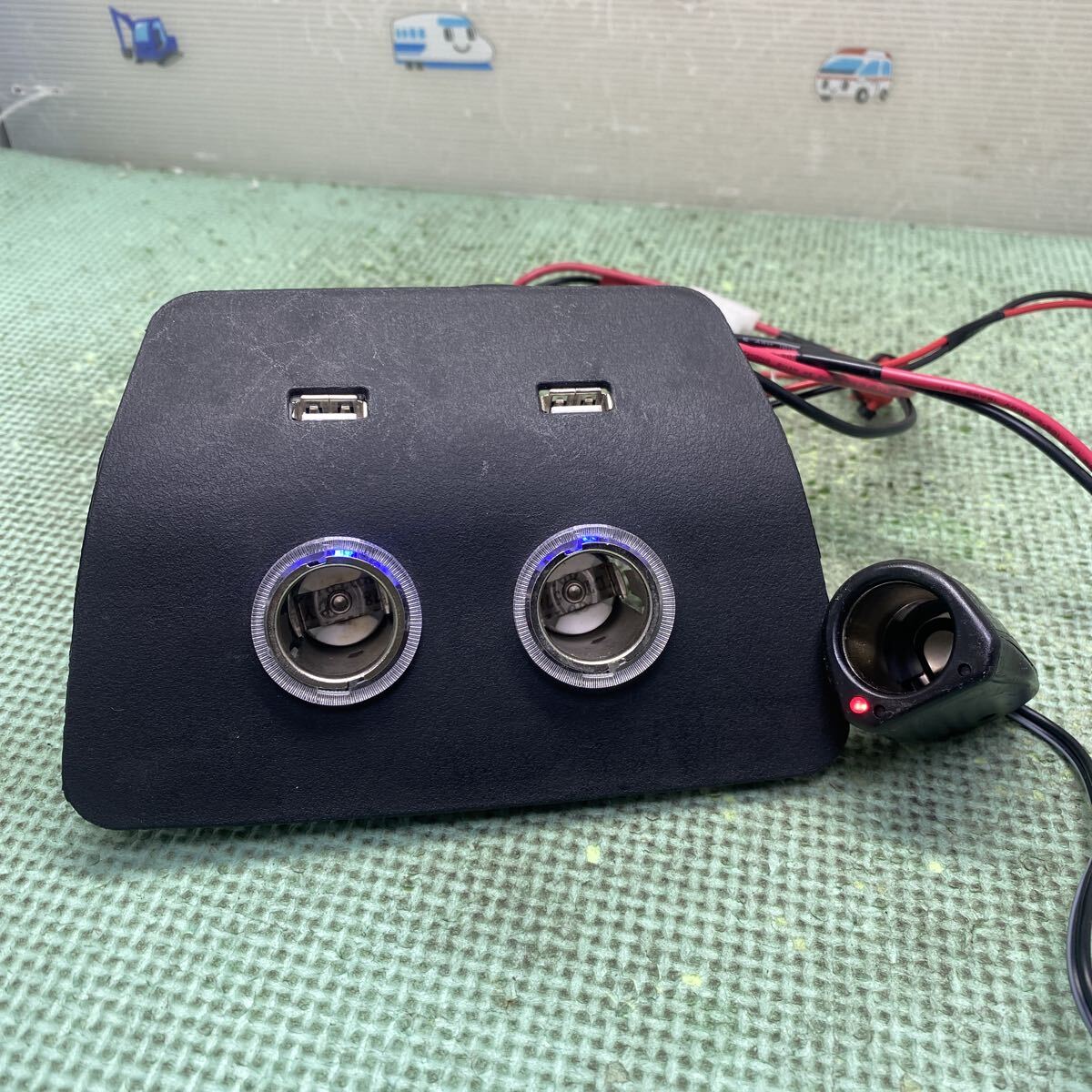 プリウス ZVW 30系 電源増設キット USBポート 黒 ブラック アクセサリー シガーソケット スマホ 充電 パネル ブルー 青 LED