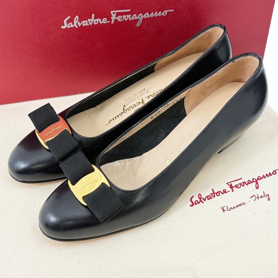 【ほぼ未使用】 サルヴァトーレ フェラガモ パンプス ローヒール 23㎝ 5.5 黒 ブラック ゴールド ヴァラリボン Ferragamo