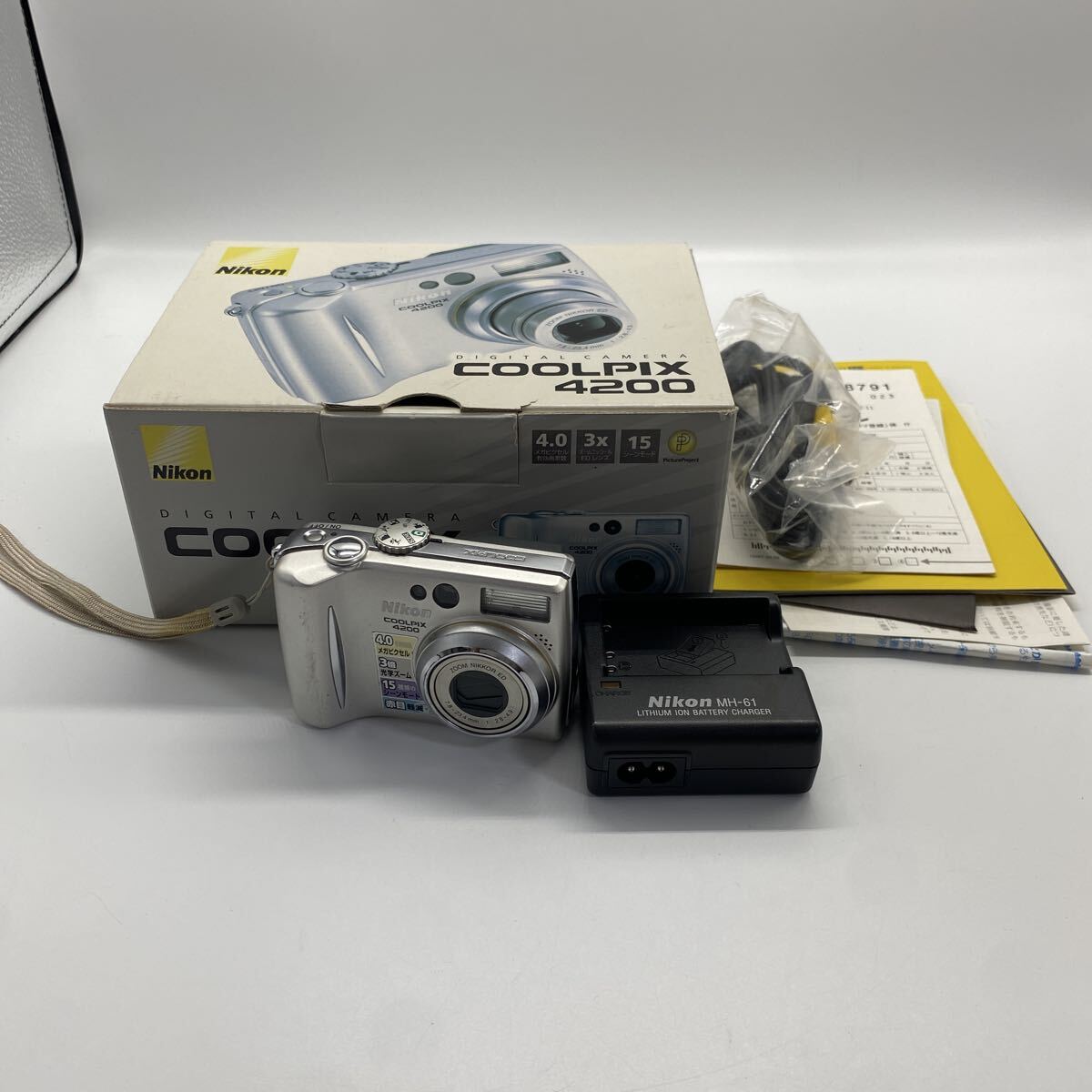 Nikon ニコン COOLPIX 4200 コンパクトデジタルカメラ デジカメ 動作確認済み シルバー