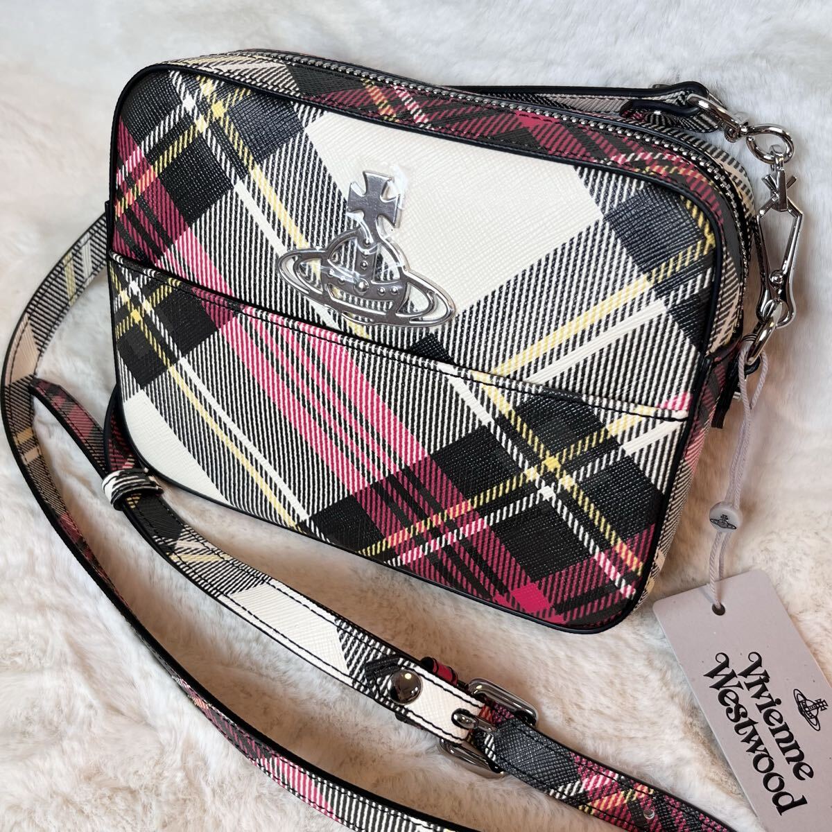 新品タグ付き◇ 定番人気 Vivienne Westwood タータンチェック ショルダーバッグ Camera Bag ヴィヴィアンウエストウッド New Exhibition