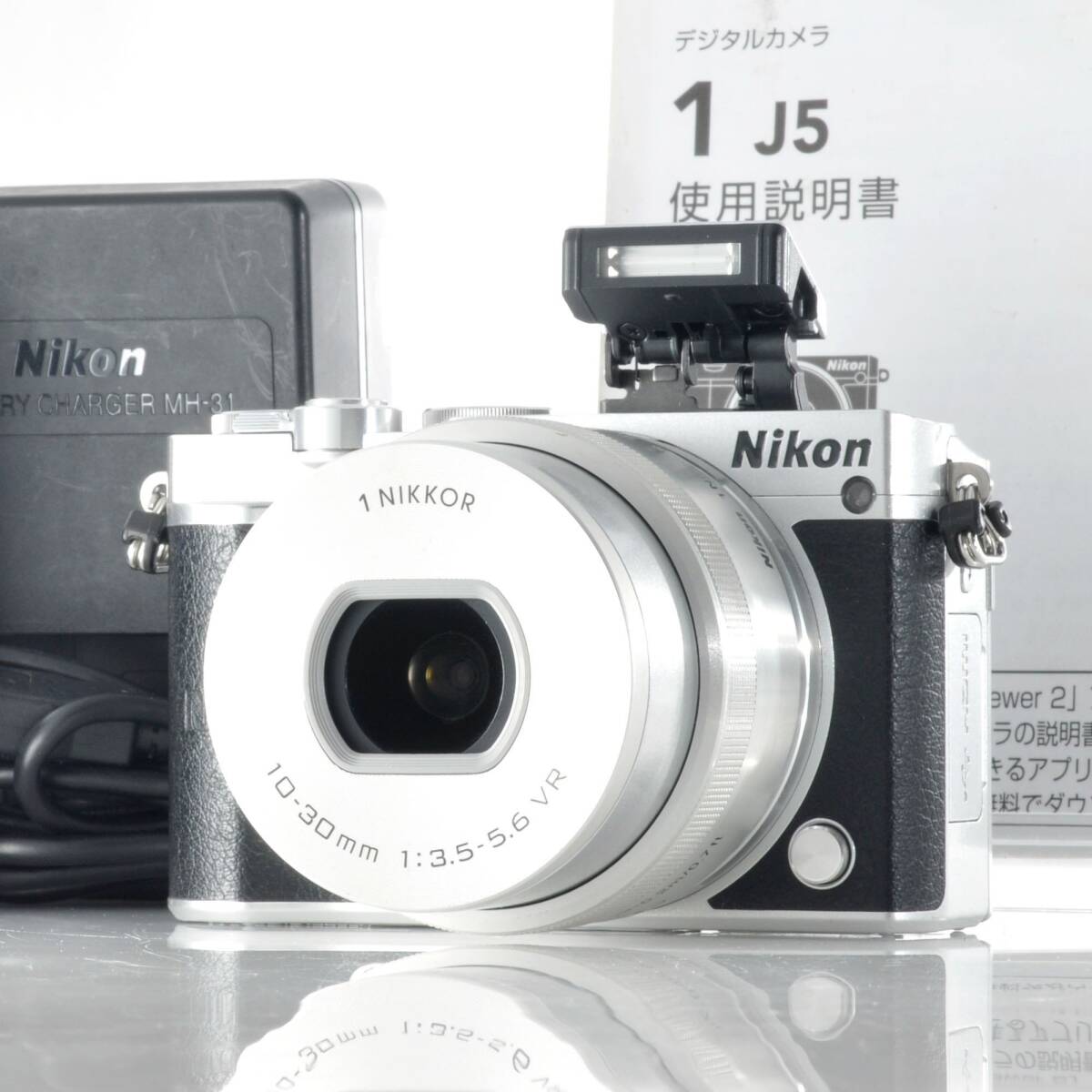 8月限定3千円引き中（49,999円⇒46,999円）【ニコン】Nikon 1 J5 + 1 NIKKOR 10-30mm F3.5-5.6 VR ミラーレスカメラ #S530
